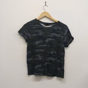Sanctuary dark‎ camo print tee shirt size Small